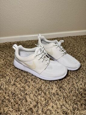 Nike Women's Roshe White Mesh Sneakers